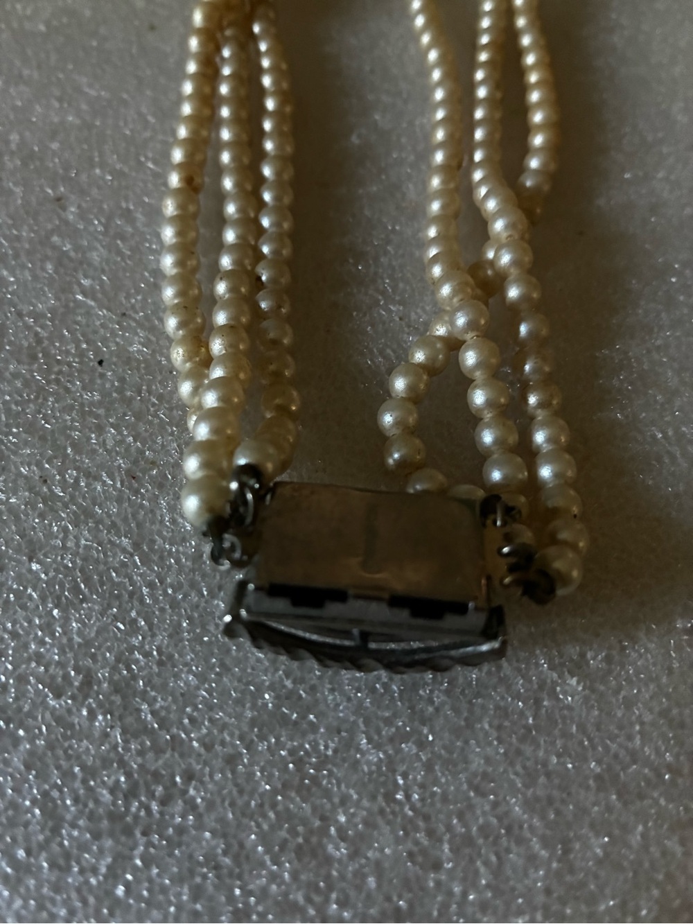 Classic Multi-Strand Ivory Pearl Necklace Sarah cov - Picture 4 of 5